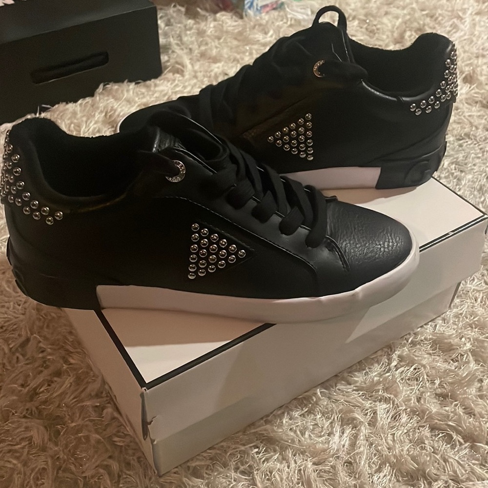 Guess tennis shoes